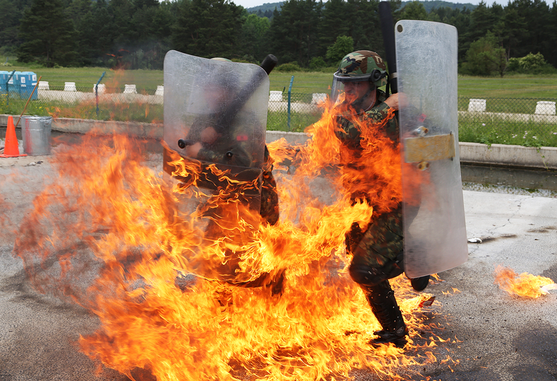 Illustration for article titled These Photos Of Soldiers Executing Fire Phobia Training Will Terrify You